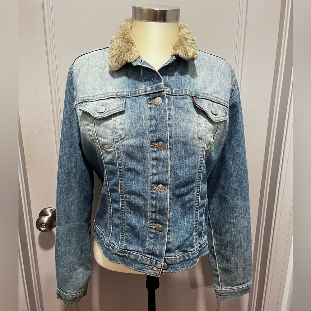 Vintage Levi's Denim Jacket - Picture 3 of 6